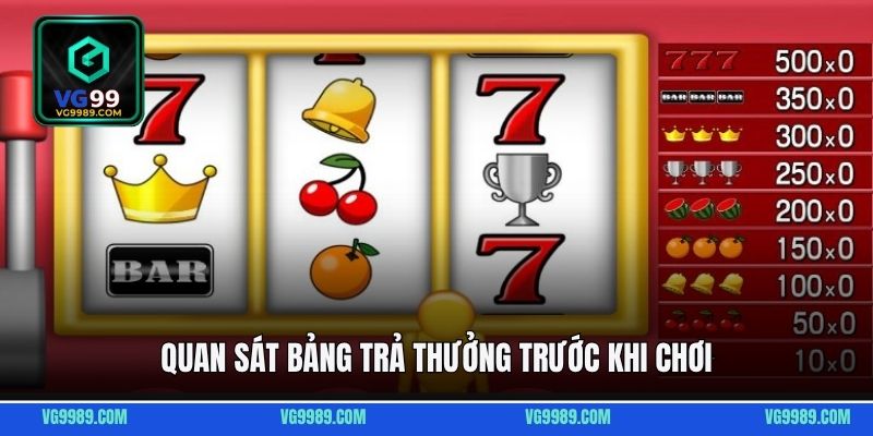 Quan sát bảng trả thưởng trước khi chơi